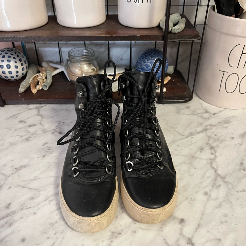 Frye Leather women’s ankle boot - Picture 2 of 7